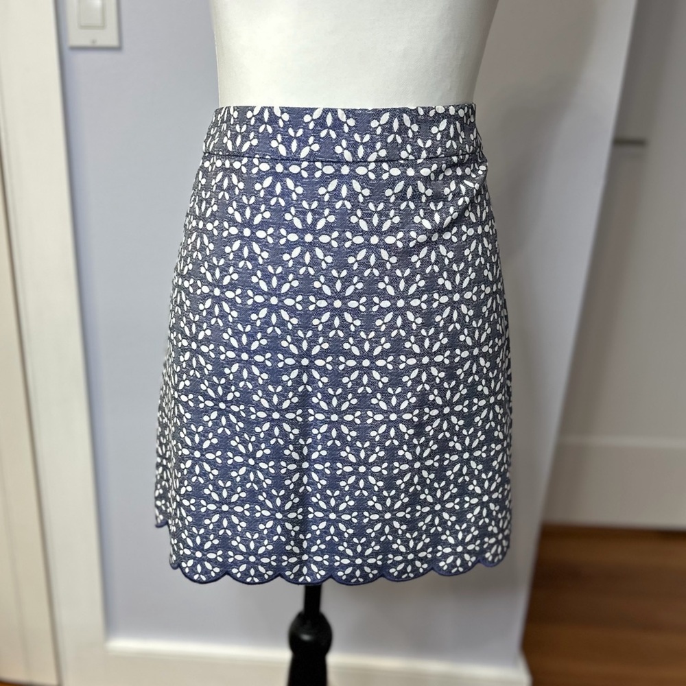 Brooks brothers, Blue/White Patterned Women's Mini Skirt, scalloped, size 8, EUC